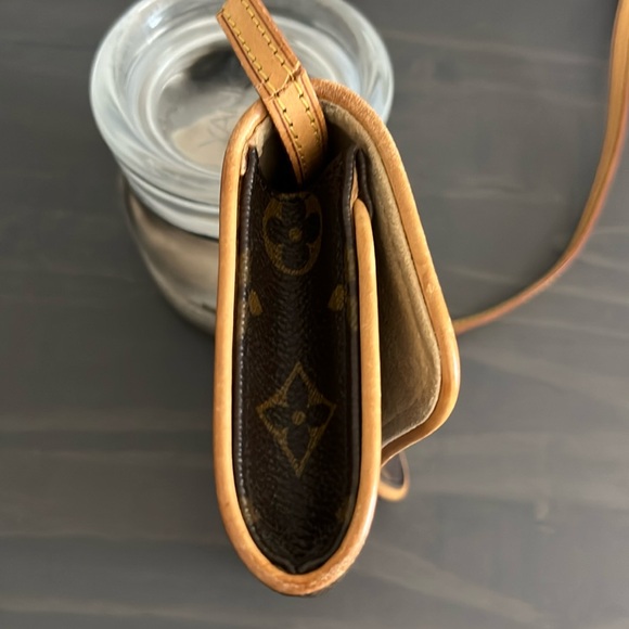 AUTHENTIC LOUIS VUITTON MONOGRAM TWIN POCHETTE CA0090 Clutch/Crossbody bag - Picture 4 of 11